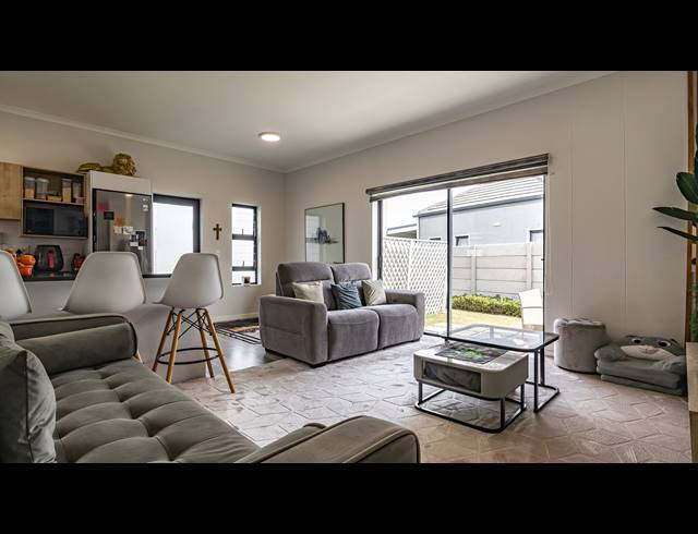 3 BEDROOM HOUSE FOR SALE IN BURGUNDY ESTATE